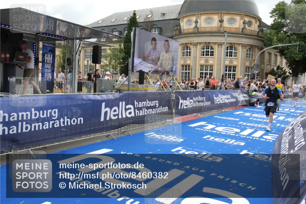 29.06.2025 - hella hamburg halbmarathon Michael Strokosch http://msf.ph/oto/8460382 29.06.2025 10:32:42 Ziel 1707, 1990, 7965, 11877, 12987, 13961, 14293, 14908, 16619, 17117, 17151 meine-sportfotos.de