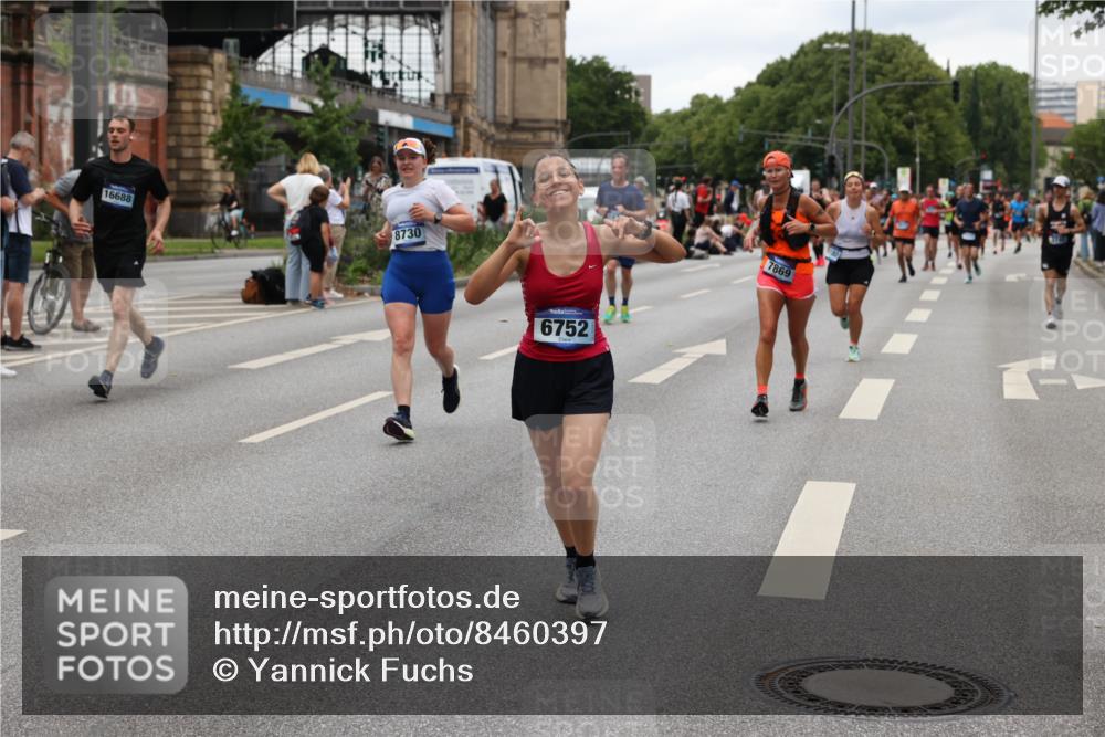 29.06.2025 - hella hamburg halbmarathon Yannick Fuchs http://msf.ph/oto/8460397 29.06.2025 10:56:40 20KM 1114, 1194, 1212, 1264, 1432, 1531, 1573, 1674, 1851, 2447, 2911, 3001, 3740, 4511, 6311, 6602, 6752, 7453, 7869, 8045, 8068, 8624, 8730, 11180, 12008, 12156, 12286, 13498, 13874, 14348, 14368, 14677, 16654, 16688, 17096, 17119, 17142, 18382, 18530 meine-sportfotos.de