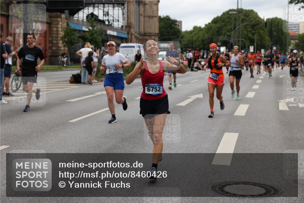 29.06.2025 - hella hamburg halbmarathon Yannick Fuchs http://msf.ph/oto/8460426 29.06.2025 10:56:40 20KM 1114, 1194, 1212, 1264, 1432, 1531, 1573, 1674, 1851, 2447, 2911, 3001, 3740, 4511, 6311, 6602, 6752, 7453, 7869, 8045, 8068, 8624, 8730, 11180, 12008, 12156, 12286, 13498, 13874, 14348, 14368, 14677, 16654, 16688, 17096, 17119, 17142, 18382, 18530 meine-sportfotos.de
