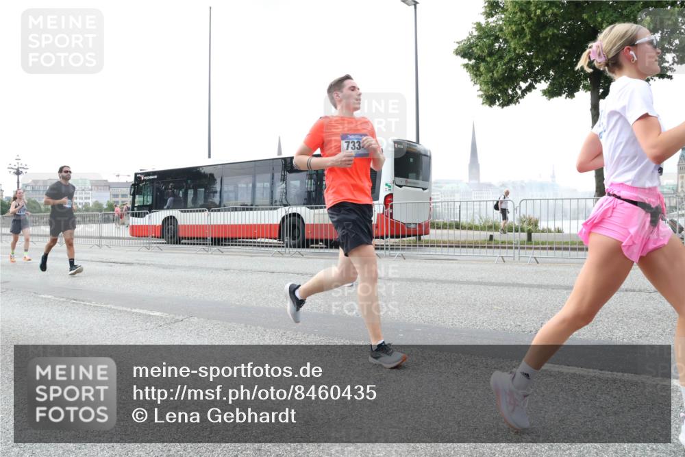 29.06.2025 - hella hamburg halbmarathon Lena Gebhardt http://msf.ph/oto/8460435 29.06.2025 10:31:51 Lombardsbrücke 733, 1235, 1311, 1373, 1844, 1879, 2384, 2672, 2831, 2832, 3221, 3239, 3358, 3396, 3397, 3424, 3571, 3681, 3751, 3752, 3822, 4877, 4924, 4953, 5156, 5165, 5601, 5846, 5965, 6078, 6160, 6546, 6573, 6640, 6718, 6727, 7135, 7295, 7334, 7344, 7570, 7695, 7772, 7789, 7816, 7898, 8304, 8538, 8620, 8806, 9078, 9104, 9183, 9478, 9812, 9883, 10240, 10586, 11587, 13724, 16978, 17404, 17517, 17706 meine-sportfotos.de