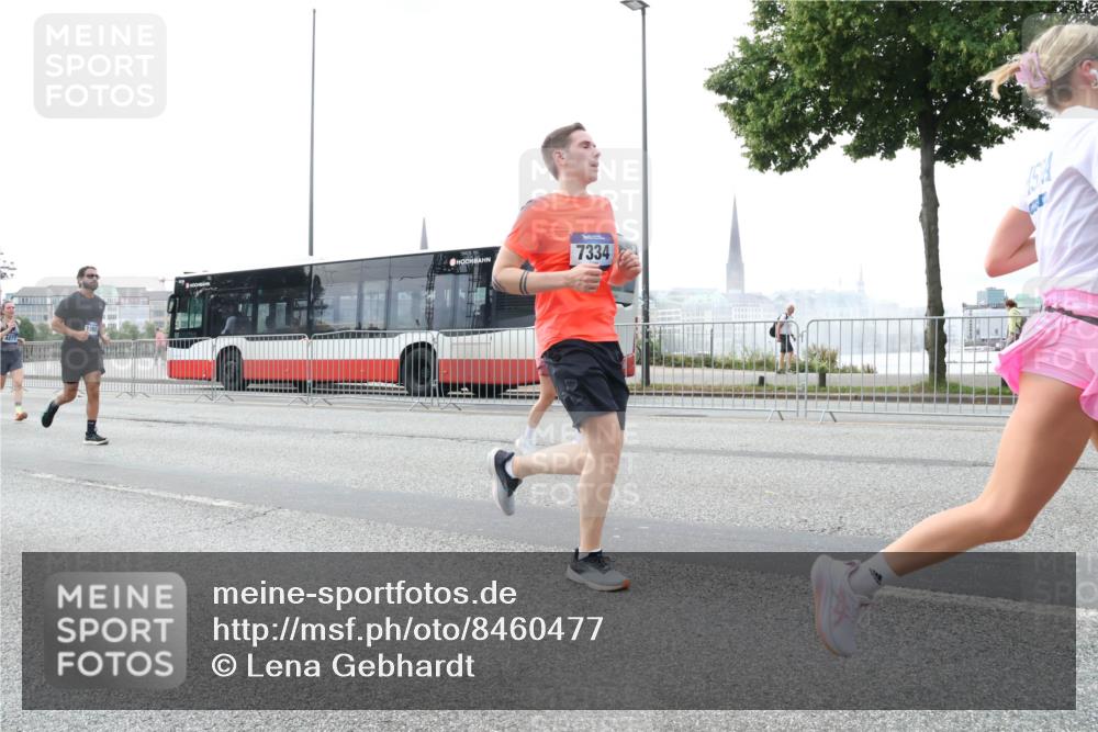 29.06.2025 - hella hamburg halbmarathon Lena Gebhardt http://msf.ph/oto/8460477 29.06.2025 10:31:51 Lombardsbrücke 7334, 1235, 1311, 1373, 1844, 1879, 2384, 2672, 2831, 2832, 3221, 3239, 3358, 3396, 3397, 3424, 3571, 3681, 3751, 3752, 3822, 4877, 4924, 4953, 5156, 5165, 5601, 5846, 5965, 6078, 6160, 6546, 6573, 6640, 6718, 6727, 7135, 7295, 7334, 7344, 7570, 7695, 7772, 7789, 7816, 7898, 8304, 8538, 8620, 8806, 9078, 9104, 9183, 9478, 9812, 9883, 10240, 10586, 11587, 13724, 16978, 17404, 17517, 17706 meine-sportfotos.de