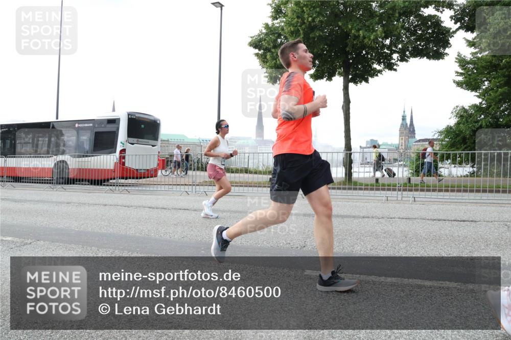 29.06.2025 - hella hamburg halbmarathon Lena Gebhardt http://msf.ph/oto/8460500 29.06.2025 10:31:52 Lombardsbrücke 1235, 1311, 1373, 1844, 1879, 2384, 2672, 2831, 2832, 3221, 3239, 3358, 3396, 3397, 3424, 3571, 3681, 3751, 3752, 3822, 4877, 4924, 4953, 5156, 5165, 5496, 5601, 5846, 5965, 6160, 6546, 6573, 6640, 6718, 6727, 7135, 7295, 7334, 7344, 7570, 7695, 7772, 7789, 7816, 7898, 8304, 8538, 8620, 8806, 9078, 9104, 9183, 9478, 9812, 9883, 10240, 10586, 11587, 13724, 16978, 17404, 17517, 17706 meine-sportfotos.de