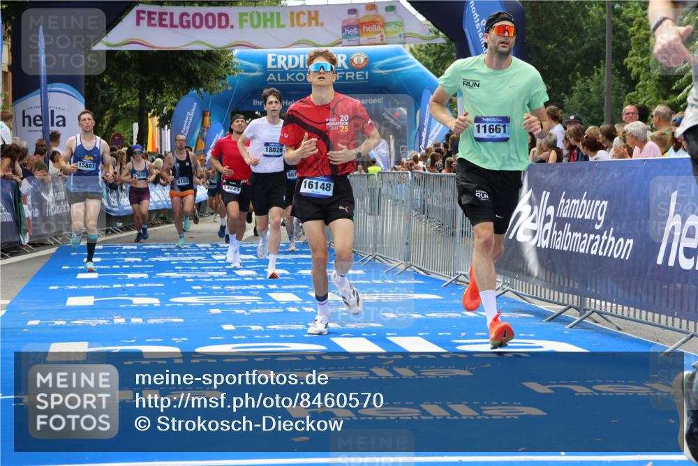 29.06.2025 - hella hamburg halbmarathon Strokosch-Dieckow http://msf.ph/oto/8460570 29.06.2025 10:34:34 Ziel 1644, 5152, 5554, 6169, 6305, 6878, 7534, 8395, 11230, 11661, 13618, 14289, 14603, 15887, 16148, 17014, 18026 meine-sportfotos.de