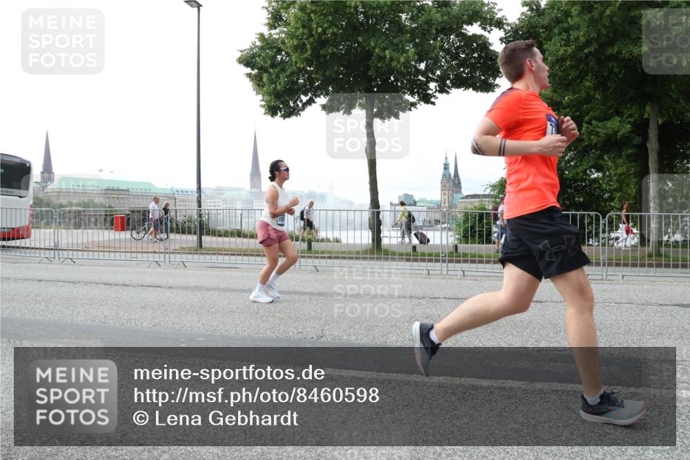 29.06.2025 - hella hamburg halbmarathon Lena Gebhardt http://msf.ph/oto/8460598 29.06.2025 10:31:52 Lombardsbrücke 1235, 1311, 1373, 1844, 1879, 2384, 2672, 2831, 2832, 3221, 3239, 3358, 3396, 3397, 3424, 3571, 3681, 3751, 3752, 3822, 4877, 4924, 4953, 5156, 5165, 5496, 5601, 5846, 5965, 6160, 6546, 6573, 6640, 6718, 6727, 7135, 7295, 7334, 7344, 7570, 7695, 7772, 7789, 7816, 7898, 8304, 8538, 8620, 8806, 9078, 9104, 9183, 9478, 9812, 9883, 10240, 10586, 11587, 13724, 16978, 17404, 17517, 17706 meine-sportfotos.de