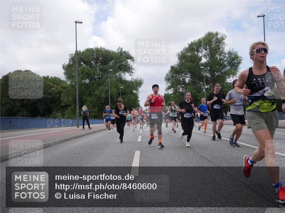 29.06.2025 - hella hamburg halbmarathon Luisa Fischer http://msf.ph/oto/8460600 29.06.2025 10:38:50 Kennedybrücke 16002, 3828, 15032, 17996, 16431, 2412, 3828, 4965, 5147, 6189, 6867, 8567, 9470, 9819, 10565 meine-sportfotos.de