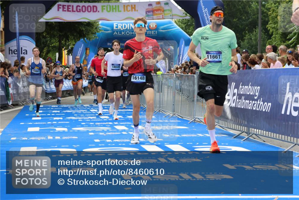29.06.2025 - hella hamburg halbmarathon Strokosch-Dieckow http://msf.ph/oto/8460610 29.06.2025 10:34:34 Ziel 1644, 5152, 5554, 6169, 6305, 6878, 7534, 8395, 11230, 11661, 13618, 14289, 14603, 15887, 16148, 17014, 18026 meine-sportfotos.de