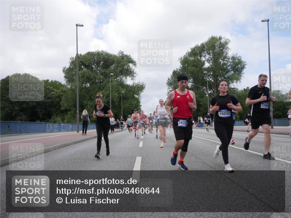 29.06.2025 - hella hamburg halbmarathon Luisa Fischer http://msf.ph/oto/8460644 29.06.2025 10:38:51 Kennedybrücke 8567, 3828, 15032, 17996, 2412, 3828, 4965, 5147, 6867, 8567, 9470, 9819, 10565 meine-sportfotos.de