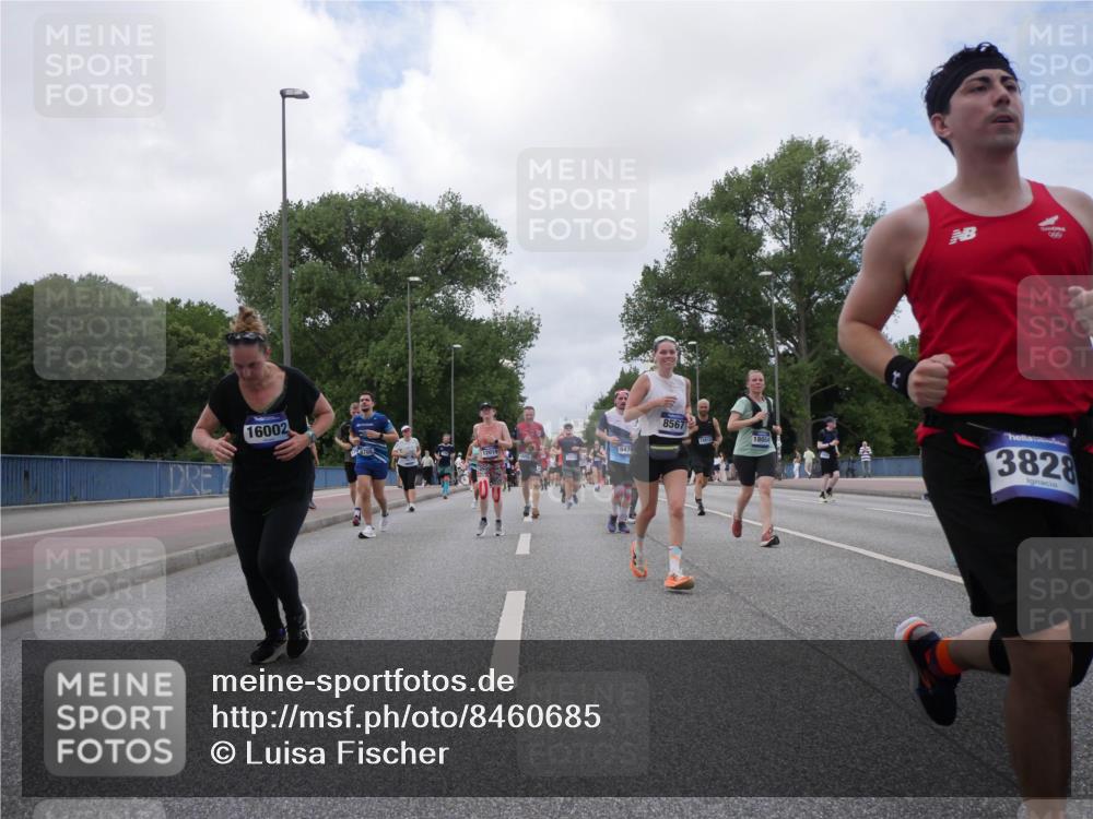 29.06.2025 - hella hamburg halbmarathon Luisa Fischer http://msf.ph/oto/8460685 29.06.2025 10:38:52 Kennedybrücke 16002, 0705, 12019, 947, 8567, 15412, 999, 18054, 3828, 2412, 3828, 4965, 5147, 6867, 8567, 9470, 9819, 10565 meine-sportfotos.de