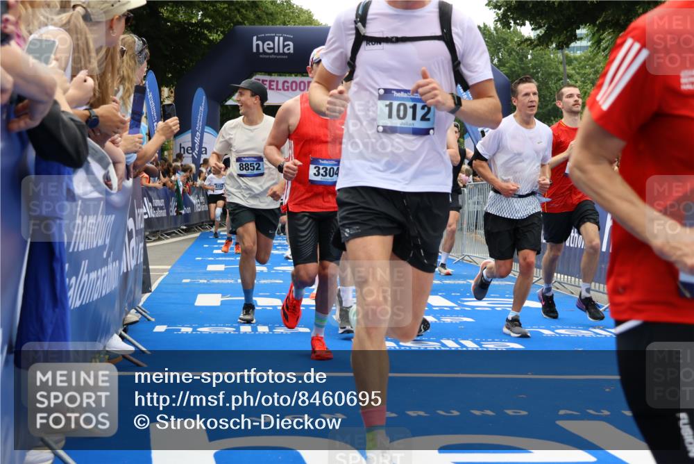 29.06.2025 - hella hamburg halbmarathon Strokosch-Dieckow http://msf.ph/oto/8460695 29.06.2025 10:47:28 Ziel 51, 1012, 1070, 1320, 1592, 1696, 2274, 2284, 2839, 2869, 2953, 3304, 5532, 5650, 5889, 6009, 8023, 8234, 8693, 8852, 8927, 9305, 10423, 10969, 11021, 11077, 11491, 12870, 13223, 13303, 14619, 15350, 15451, 15479, 15923, 16089, 16819, 17846, 17905, 18104, 18758, 18974, 19181 meine-sportfotos.de