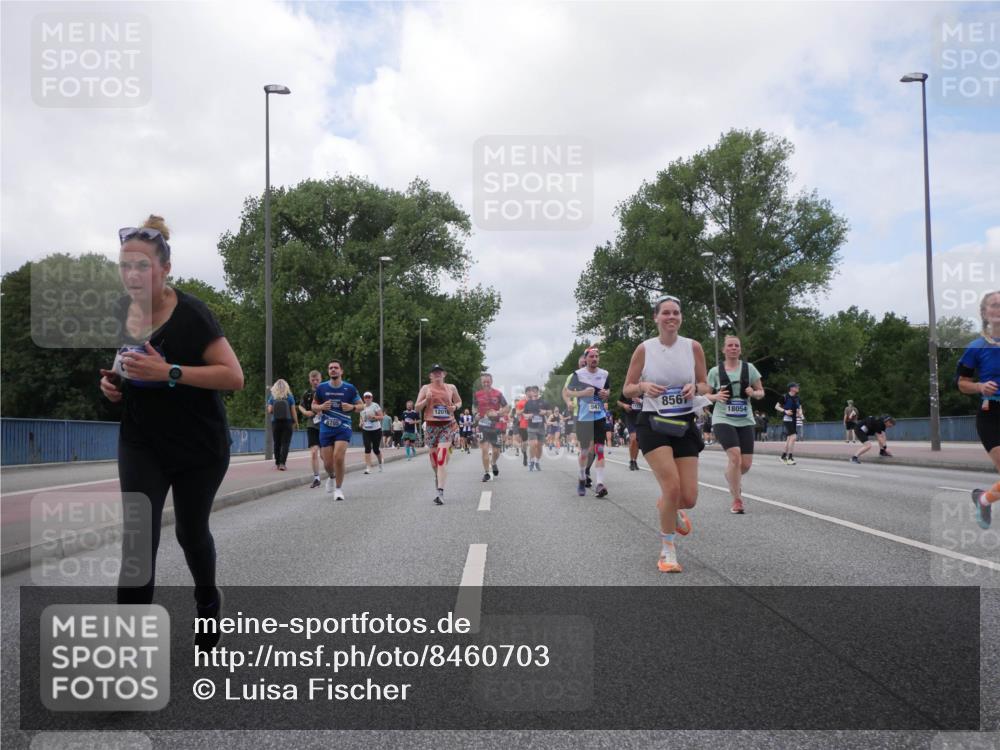 29.06.2025 - hella hamburg halbmarathon Luisa Fischer http://msf.ph/oto/8460703 29.06.2025 10:38:52 Kennedybrücke 705, 8567, 9476, 18054, 1201, 2412, 3828, 4965, 5147, 6867, 8567, 9470, 9819, 10565 meine-sportfotos.de