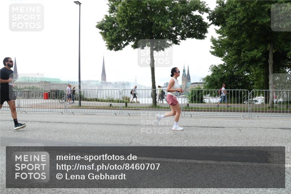 29.06.2025 - hella hamburg halbmarathon Lena Gebhardt http://msf.ph/oto/8460707 29.06.2025 10:31:53 Lombardsbrücke 1235, 1311, 1373, 1844, 1879, 2384, 2672, 2831, 2832, 3221, 3239, 3358, 3396, 3397, 3424, 3571, 3681, 3751, 3752, 3822, 4877, 4924, 4953, 5156, 5165, 5496, 5601, 5846, 5965, 6160, 6218, 6252, 6546, 6573, 6640, 6718, 6727, 7135, 7239, 7295, 7334, 7344, 7535, 7570, 7695, 7772, 7789, 7816, 7898, 8304, 8538, 8620, 8806, 9078, 9104, 9183, 9478, 9812, 9883, 10240, 10586, 11587, 13724, 16978, 17404, 17517, 17706 meine-sportfotos.de