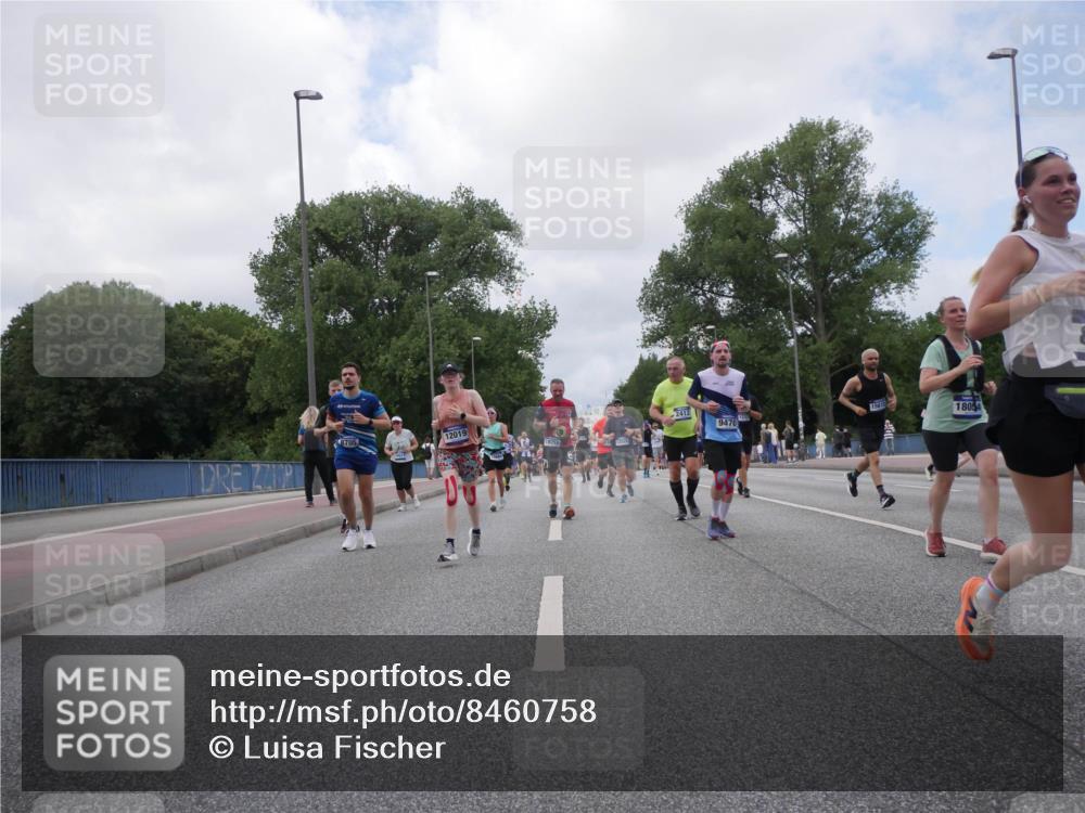 29.06.2025 - hella hamburg halbmarathon Luisa Fischer http://msf.ph/oto/8460758 29.06.2025 10:38:53 Kennedybrücke 8705, 12019, 2412, 9470, 15612, 18054, 2412, 3828, 6867, 8567, 9470, 9819, 10565 meine-sportfotos.de