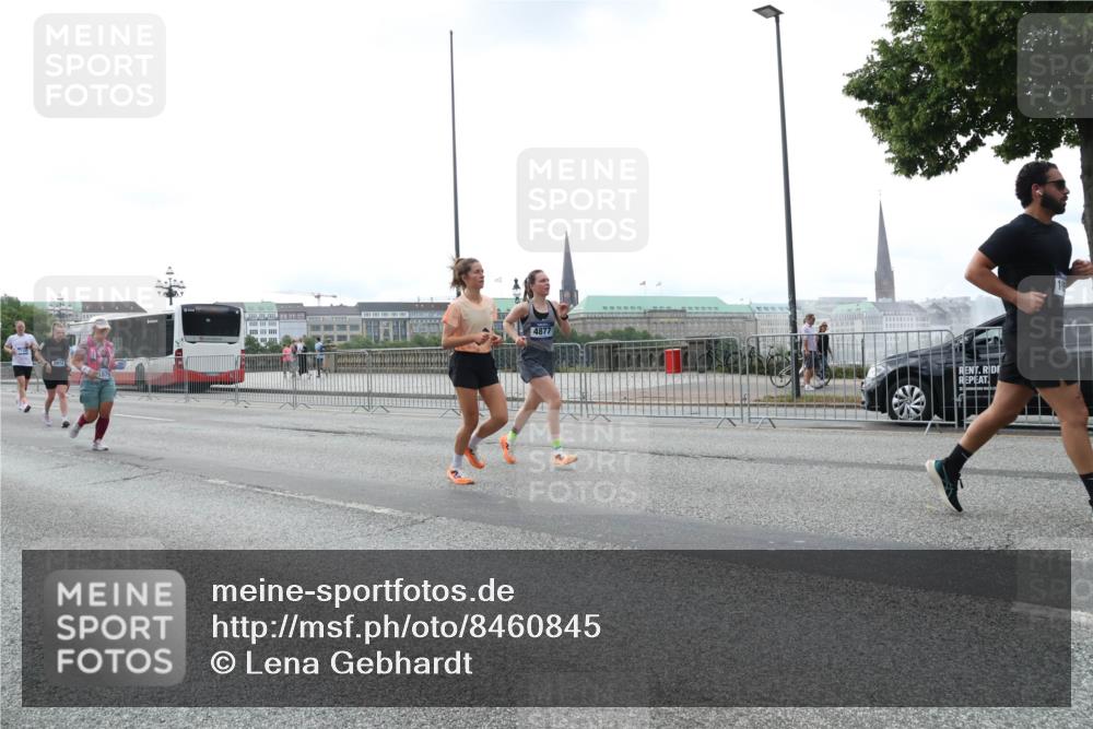 29.06.2025 - hella hamburg halbmarathon Lena Gebhardt http://msf.ph/oto/8460845 29.06.2025 10:31:54 Lombardsbrücke 9812, 1879, 4877, 1235, 1311, 1373, 1844, 1879, 2384, 2672, 2831, 2832, 3221, 3239, 3358, 3396, 3397, 3424, 3571, 3681, 3751, 3752, 3822, 4314, 4877, 4924, 4953, 5156, 5165, 5496, 5601, 5658, 5743, 5965, 6160, 6218, 6252, 6546, 6573, 6640, 6718, 6727, 7135, 7239, 7295, 7334, 7344, 7535, 7570, 7695, 7772, 7789, 7816, 7898, 8304, 8538, 8620, 8806, 9078, 9104, 9183, 9478, 9812, 9883, 10240, 10586, 11587, 13724, 17404, 17517, 17706 meine-sportfotos.de