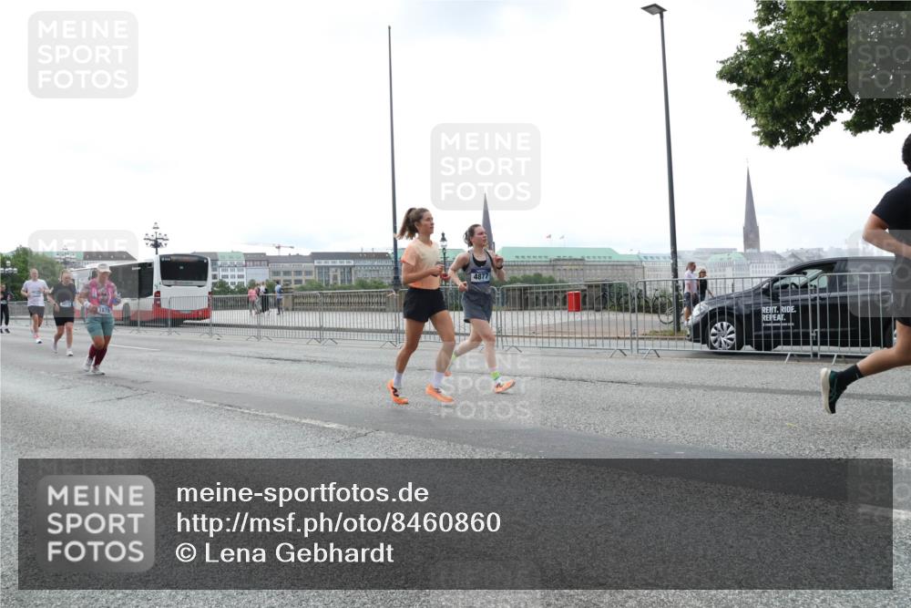 29.06.2025 - hella hamburg halbmarathon Lena Gebhardt http://msf.ph/oto/8460860 29.06.2025 10:31:54 Lombardsbrücke 9812, 1879, 4877, 1235, 1311, 1373, 1844, 1879, 2384, 2672, 2831, 2832, 3221, 3239, 3358, 3396, 3397, 3424, 3571, 3681, 3751, 3752, 3822, 4314, 4877, 4924, 4953, 5156, 5165, 5496, 5601, 5658, 5743, 5965, 6160, 6218, 6252, 6546, 6573, 6640, 6718, 6727, 7135, 7239, 7295, 7334, 7344, 7535, 7570, 7695, 7772, 7789, 7816, 7898, 8304, 8538, 8620, 8806, 9078, 9104, 9183, 9478, 9812, 9883, 10240, 10586, 11587, 13724, 17404, 17517, 17706 meine-sportfotos.de
