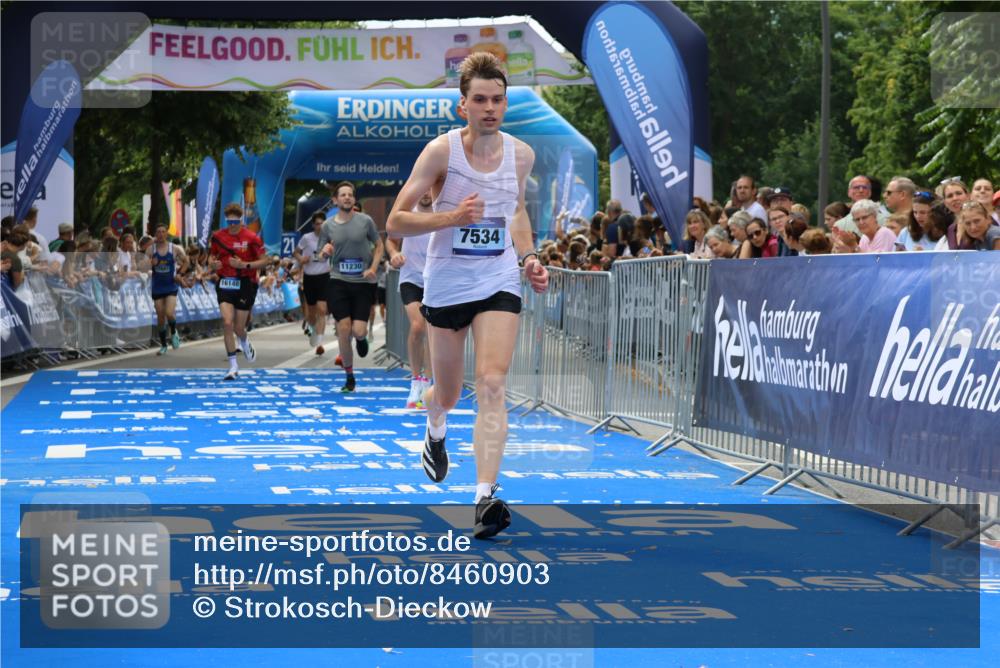 29.06.2025 - hella hamburg halbmarathon Strokosch-Dieckow http://msf.ph/oto/8460903 29.06.2025 10:34:29 Ziel 1644, 5550, 6305, 7534, 9686, 11230, 11661, 13618, 16148, 16417, 18099 meine-sportfotos.de
