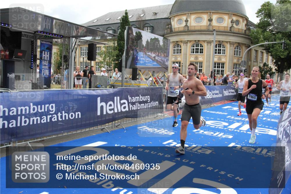 29.06.2025 - hella hamburg halbmarathon Michael Strokosch http://msf.ph/oto/8460935 29.06.2025 10:32:48 Ziel 7965, 8062, 12987, 13686, 13961, 14028, 15054, 17117, 17151 meine-sportfotos.de