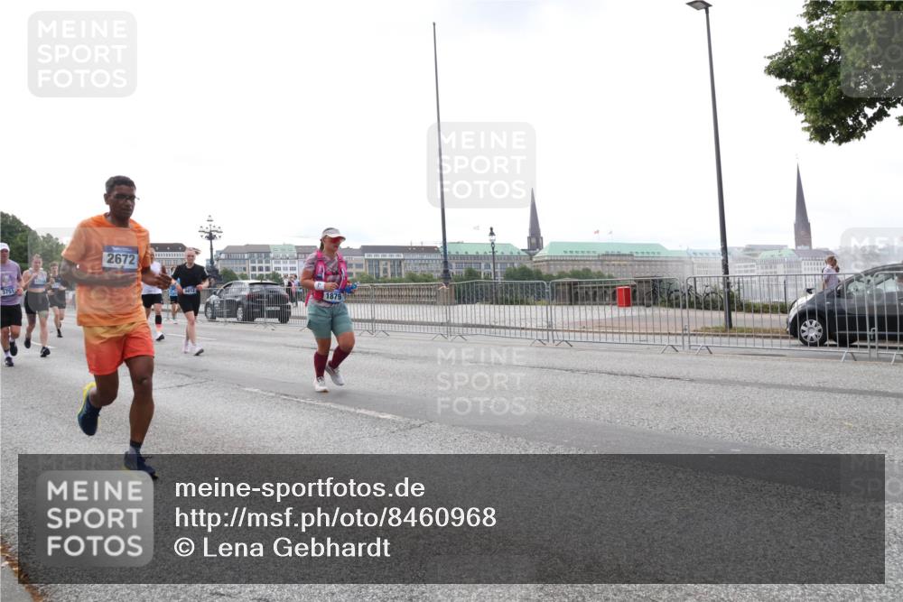 29.06.2025 - hella hamburg halbmarathon Lena Gebhardt http://msf.ph/oto/8460968 29.06.2025 10:31:55 Lombardsbrücke 3751, 2672, 9812, 1879, 1235, 1311, 1373, 1844, 1879, 2349, 2384, 2672, 2831, 2832, 2943, 3221, 3239, 3358, 3396, 3397, 3424, 3571, 3681, 3751, 3752, 3822, 4314, 4605, 4877, 4924, 4953, 5156, 5165, 5496, 5601, 5658, 5743, 5965, 6160, 6218, 6252, 6546, 6573, 6640, 6718, 6727, 7135, 7239, 7295, 7334, 7344, 7535, 7570, 7695, 7772, 7789, 7816, 7898, 8304, 8538, 8620, 8806, 9078, 9104, 9183, 9478, 9812, 9883, 10240, 10586, 11587, 13724, 17404, 17517 meine-sportfotos.de