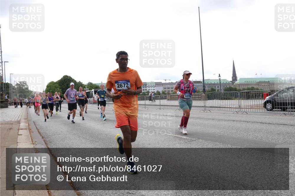 29.06.2025 - hella hamburg halbmarathon Lena Gebhardt http://msf.ph/oto/8461027 29.06.2025 10:31:56 Lombardsbrücke 3751, 1711, 2672, 1879, 1235, 1311, 1373, 1844, 1879, 1987, 2349, 2384, 2672, 2831, 2832, 2943, 3221, 3239, 3358, 3396, 3397, 3424, 3571, 3681, 3751, 3752, 3822, 4314, 4605, 4877, 4924, 4953, 5156, 5165, 5496, 5601, 5658, 5743, 5965, 6160, 6218, 6252, 6546, 6573, 6640, 6718, 6727, 7135, 7239, 7295, 7334, 7344, 7535, 7570, 7695, 7772, 7789, 7816, 7898, 8304, 8538, 8620, 8806, 9078, 9104, 9183, 9478, 9812, 9883, 10240, 10586, 13724, 17404, 17517 meine-sportfotos.de