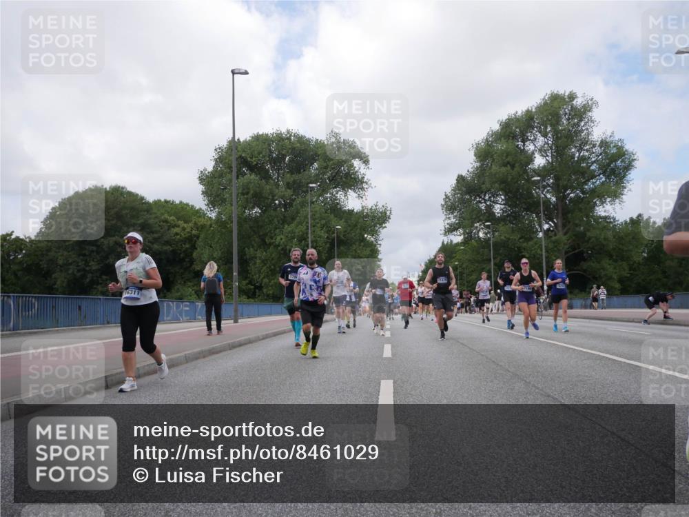 29.06.2025 - hella hamburg halbmarathon Luisa Fischer http://msf.ph/oto/8461029 29.06.2025 10:38:59 Kennedybrücke 16311, 178, 11979, 1336, 2412, 2827, 4413, 8947 meine-sportfotos.de