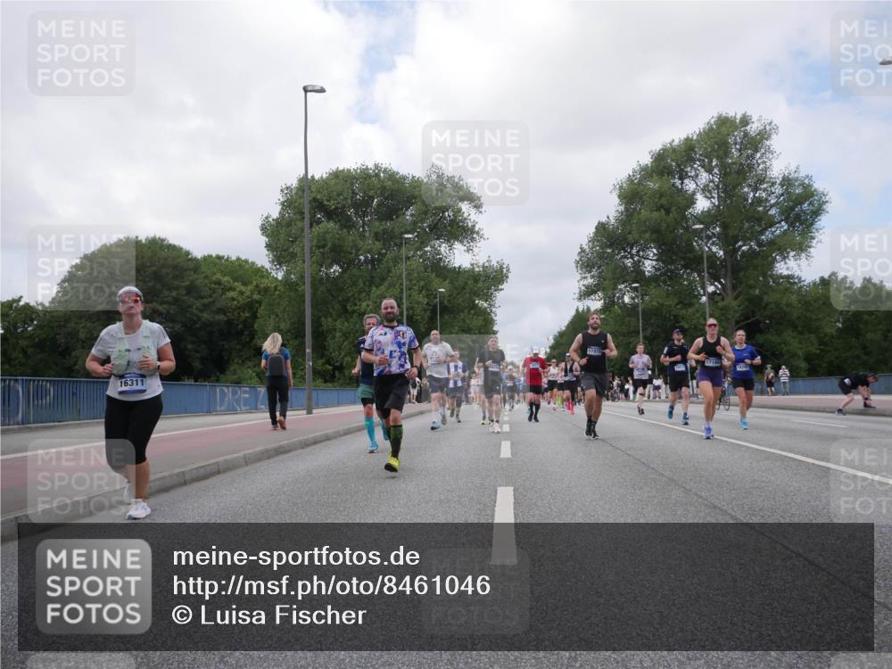 29.06.2025 - hella hamburg halbmarathon Luisa Fischer http://msf.ph/oto/8461046 29.06.2025 10:38:59 Kennedybrücke 16311, 11979, 17186, 18292, 1336, 2412, 2827, 4413, 8947 meine-sportfotos.de