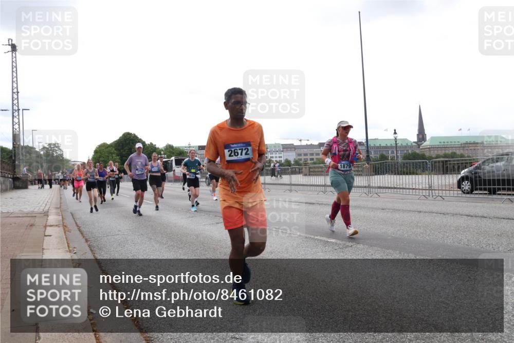 29.06.2025 - hella hamburg halbmarathon Lena Gebhardt http://msf.ph/oto/8461082 29.06.2025 10:31:56 Lombardsbrücke 3751, 17118, 2672, 1879, 1235, 1311, 1373, 1844, 1879, 1987, 2349, 2384, 2672, 2831, 2832, 2943, 3221, 3239, 3358, 3396, 3397, 3424, 3571, 3681, 3751, 3752, 3822, 4314, 4605, 4877, 4924, 4953, 5156, 5165, 5496, 5601, 5658, 5743, 5965, 6160, 6218, 6252, 6546, 6573, 6640, 6718, 6727, 7135, 7239, 7295, 7334, 7344, 7535, 7570, 7695, 7772, 7789, 7816, 7898, 8304, 8538, 8620, 8806, 9078, 9104, 9183, 9478, 9812, 9883, 10240, 10586, 13724, 17404, 17517 meine-sportfotos.de