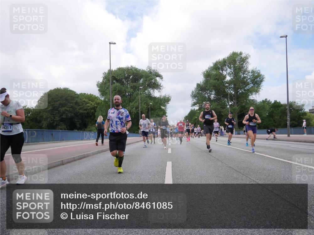 29.06.2025 - hella hamburg halbmarathon Luisa Fischer http://msf.ph/oto/8461085 29.06.2025 10:39:00 Kennedybrücke 16311, 11979, 17186, 1336, 2412, 2827, 4413, 8947 meine-sportfotos.de