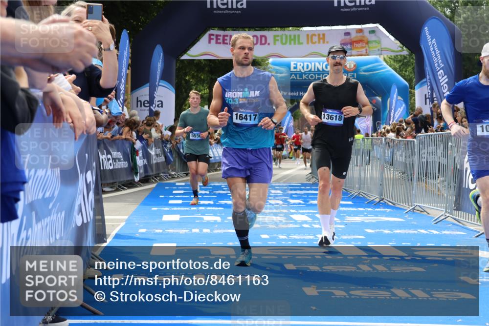 29.06.2025 - hella hamburg halbmarathon Strokosch-Dieckow http://msf.ph/oto/8461163 29.06.2025 10:34:21 Ziel 1002, 1080, 3005, 5550, 6305, 9686, 13618, 14784, 16417, 18099 meine-sportfotos.de