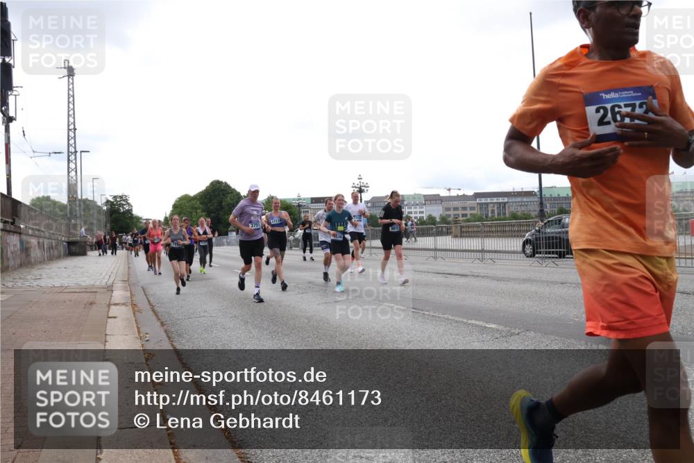 29.06.2025 - hella hamburg halbmarathon Lena Gebhardt http://msf.ph/oto/8461173 29.06.2025 10:31:57 Lombardsbrücke 17118, 3751, 536, 2672, 1235, 1311, 1373, 1844, 1879, 1987, 2349, 2384, 2672, 2831, 2832, 2943, 3022, 3221, 3239, 3358, 3396, 3397, 3424, 3571, 3681, 3751, 3752, 3822, 4314, 4605, 4877, 4924, 4953, 5156, 5165, 5496, 5601, 5658, 5743, 5965, 6160, 6218, 6252, 6546, 6573, 6640, 6718, 6727, 7135, 7239, 7295, 7334, 7344, 7535, 7570, 7695, 7789, 7816, 7898, 8304, 8538, 8620, 8806, 9078, 9104, 9183, 9478, 9812, 9883, 10240, 13724, 17404, 17517 meine-sportfotos.de