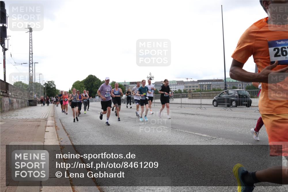 29.06.2025 - hella hamburg halbmarathon Lena Gebhardt http://msf.ph/oto/8461209 29.06.2025 10:31:57 Lombardsbrücke 17118, 3751, 14536, 26, 1235, 1311, 1373, 1844, 1879, 1987, 2349, 2384, 2672, 2831, 2832, 2943, 3022, 3221, 3239, 3358, 3396, 3397, 3424, 3571, 3681, 3751, 3752, 3822, 4314, 4605, 4877, 4924, 4953, 5156, 5165, 5496, 5601, 5658, 5743, 5965, 6160, 6218, 6252, 6546, 6573, 6640, 6718, 6727, 7135, 7239, 7295, 7334, 7344, 7535, 7570, 7695, 7789, 7816, 7898, 8304, 8538, 8620, 8806, 9078, 9104, 9183, 9478, 9812, 9883, 10240, 13724, 17404, 17517 meine-sportfotos.de
