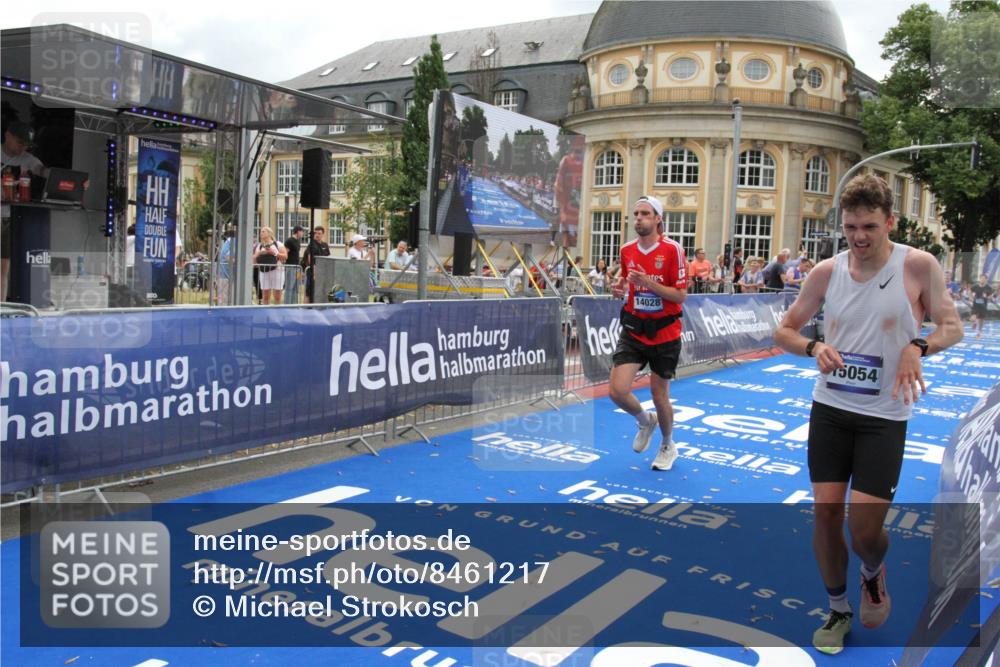 29.06.2025 - hella hamburg halbmarathon Michael Strokosch http://msf.ph/oto/8461217 29.06.2025 10:32:51 Ziel 6358, 7965, 8062, 13686, 14028, 15054, 16425, 17151, 18687 meine-sportfotos.de
