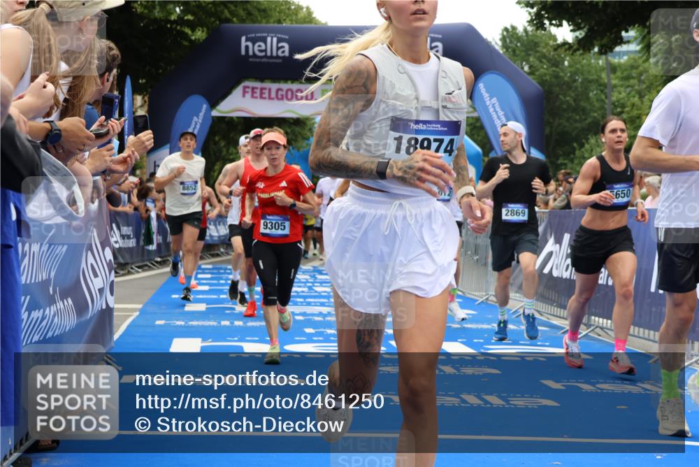 29.06.2025 - hella hamburg halbmarathon Strokosch-Dieckow http://msf.ph/oto/8461250 29.06.2025 10:47:26 Ziel 51, 1012, 1070, 1592, 1696, 2274, 2284, 2839, 2864, 2869, 2953, 3304, 5024, 5532, 5650, 5889, 8023, 8234, 8693, 8852, 8927, 9305, 10423, 11021, 11077, 11491, 11518, 12870, 13223, 13303, 13782, 14722, 15350, 15479, 15611, 15923, 16089, 16819, 17846, 17905, 18758, 18974 meine-sportfotos.de