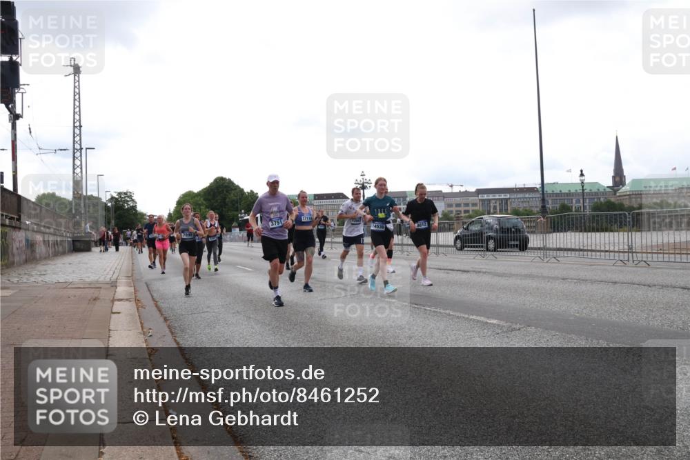 29.06.2025 - hella hamburg halbmarathon Lena Gebhardt http://msf.ph/oto/8461252 29.06.2025 10:31:57 Lombardsbrücke 17118, 3751, 12663, 7898, 14536, 9812, 1235, 1311, 1373, 1844, 1879, 1987, 2349, 2384, 2672, 2831, 2832, 2943, 3022, 3221, 3239, 3358, 3396, 3397, 3424, 3571, 3681, 3751, 3752, 3822, 4314, 4605, 4877, 4924, 4953, 5156, 5165, 5496, 5601, 5658, 5743, 5965, 6160, 6218, 6252, 6546, 6573, 6640, 6718, 6727, 7135, 7239, 7295, 7334, 7344, 7535, 7570, 7695, 7789, 7816, 7898, 8304, 8538, 8620, 8806, 9078, 9104, 9183, 9478, 9812, 9883, 10240, 13724, 17404, 17517 meine-sportfotos.de