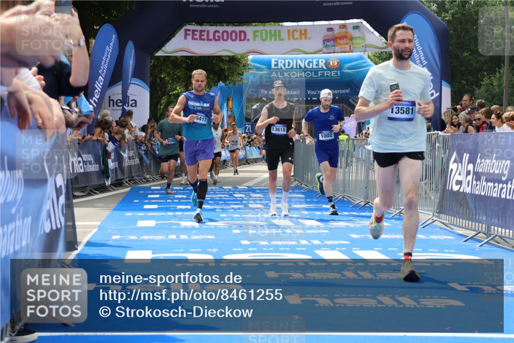 29.06.2025 - hella hamburg halbmarathon Strokosch-Dieckow http://msf.ph/oto/8461255 29.06.2025 10:34:19 Ziel 1002, 1080, 3005, 5550, 7901, 9686, 14784, 16417, 18099, 18906 meine-sportfotos.de