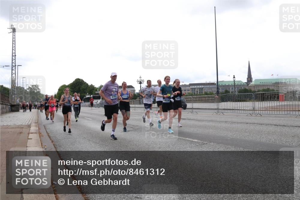 29.06.2025 - hella hamburg halbmarathon Lena Gebhardt http://msf.ph/oto/8461312 29.06.2025 10:31:57 Lombardsbrücke 17, 2, 1, 25, 3751, 17118, 12663, 9812, 7898, 14536, 1235, 1311, 1373, 1844, 1879, 1987, 2349, 2384, 2672, 2831, 2832, 2943, 3022, 3221, 3239, 3358, 3396, 3397, 3424, 3571, 3681, 3751, 3752, 3822, 4314, 4605, 4877, 4924, 4953, 5156, 5165, 5496, 5601, 5658, 5743, 5965, 6160, 6218, 6252, 6546, 6573, 6640, 6718, 6727, 7135, 7239, 7295, 7334, 7344, 7535, 7570, 7695, 7789, 7816, 7898, 8304, 8538, 8620, 8806, 9078, 9104, 9183, 9478, 9812, 9883, 10240, 13724, 17404, 17517 meine-sportfotos.de