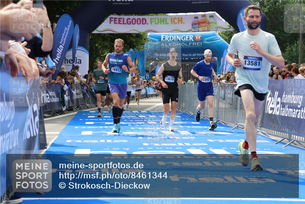 29.06.2025 - hella hamburg halbmarathon Strokosch-Dieckow http://msf.ph/oto/8461344 29.06.2025 10:34:19 Ziel 1002, 1080, 3005, 5550, 7901, 9686, 14784, 16417, 18099, 18906 meine-sportfotos.de
