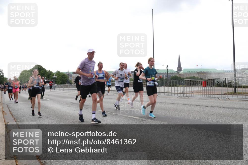 29.06.2025 - hella hamburg halbmarathon Lena Gebhardt http://msf.ph/oto/8461362 29.06.2025 10:31:58 Lombardsbrücke 7898, 17118, 17, 12663, 98121, 14536, 1235, 1311, 1373, 1844, 1879, 1987, 2349, 2384, 2672, 2831, 2832, 2943, 3022, 3221, 3239, 3358, 3396, 3397, 3424, 3571, 3681, 3751, 3752, 3822, 4314, 4605, 4877, 4924, 4953, 5156, 5165, 5496, 5601, 5658, 5743, 5965, 6160, 6218, 6252, 6546, 6573, 6640, 6718, 6727, 7135, 7239, 7295, 7334, 7344, 7535, 7570, 7695, 7789, 7816, 7898, 8175, 8304, 8538, 8620, 8806, 9078, 9104, 9183, 9478, 9812, 9883, 10240, 13724, 17404, 17517 meine-sportfotos.de