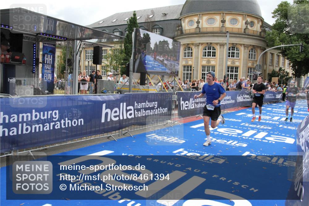 29.06.2025 - hella hamburg halbmarathon Michael Strokosch http://msf.ph/oto/8461394 29.06.2025 10:32:54 Ziel 4463, 4749, 6358, 10453, 12290, 13686, 14028, 15054, 16425, 18687, 19059 meine-sportfotos.de