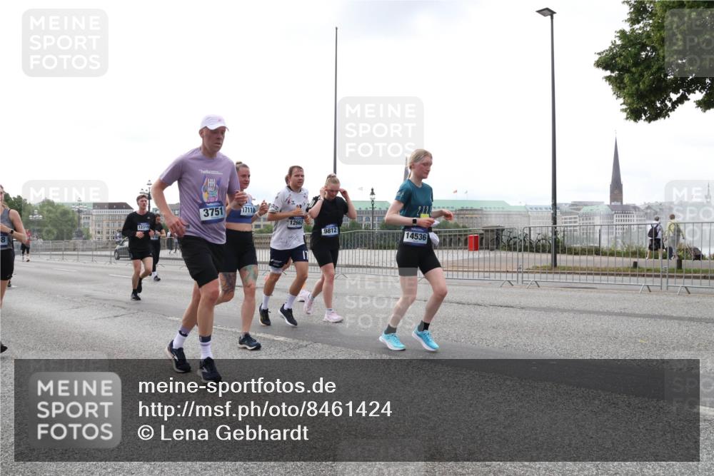 29.06.2025 - hella hamburg halbmarathon Lena Gebhardt http://msf.ph/oto/8461424 29.06.2025 10:31:59 Lombardsbrücke 3751, 17118, 12663, 12319, 9812, 14536, 1235, 1311, 1373, 1844, 1879, 1987, 2349, 2384, 2672, 2831, 2832, 2943, 3022, 3221, 3239, 3358, 3396, 3397, 3424, 3571, 3681, 3707, 3751, 3752, 3778, 3822, 4314, 4605, 4877, 4924, 4953, 5156, 5496, 5601, 5658, 5743, 5965, 6160, 6218, 6252, 6546, 6573, 6640, 6718, 6727, 7135, 7239, 7295, 7334, 7344, 7535, 7570, 7695, 7789, 7816, 7898, 8175, 8304, 8538, 8620, 8806, 9078, 9104, 9183, 9206, 9478, 9812, 9883, 10240, 13724, 17404, 17517 meine-sportfotos.de