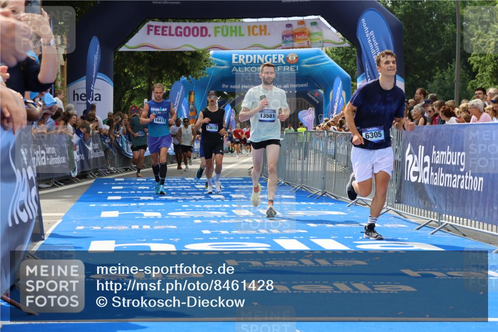 29.06.2025 - hella hamburg halbmarathon Strokosch-Dieckow http://msf.ph/oto/8461428 29.06.2025 10:34:18 Ziel 1002, 1080, 3005, 5550, 7901, 9686, 14784, 16417, 18099, 18906 meine-sportfotos.de