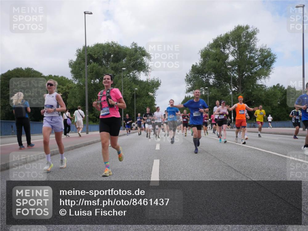 29.06.2025 - hella hamburg halbmarathon Luisa Fischer http://msf.ph/oto/8461437 29.06.2025 10:39:13 Kennedybrücke 18541, 6845, 10567, 1717, 5531, 1036, 1717, 2352, 2588, 3741, 5012, 5240, 5531, 6021, 6381, 6845, 6896, 7111, 7275, 7927, 8356, 10047, 10119, 10567 meine-sportfotos.de