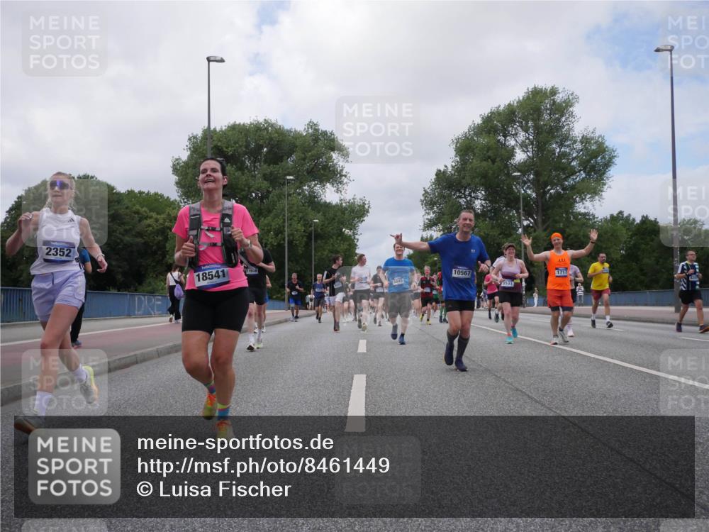 29.06.2025 - hella hamburg halbmarathon Luisa Fischer http://msf.ph/oto/8461449 29.06.2025 10:39:14 Kennedybrücke 2352, 18541, 116, 6, 10567, 1717, 6845, 5531, 1036, 1717, 2352, 2588, 3741, 5012, 5240, 5531, 6021, 6381, 6845, 6896, 7111, 7275, 7927, 8356, 10047, 10119, 10336, 10341, 10567 meine-sportfotos.de