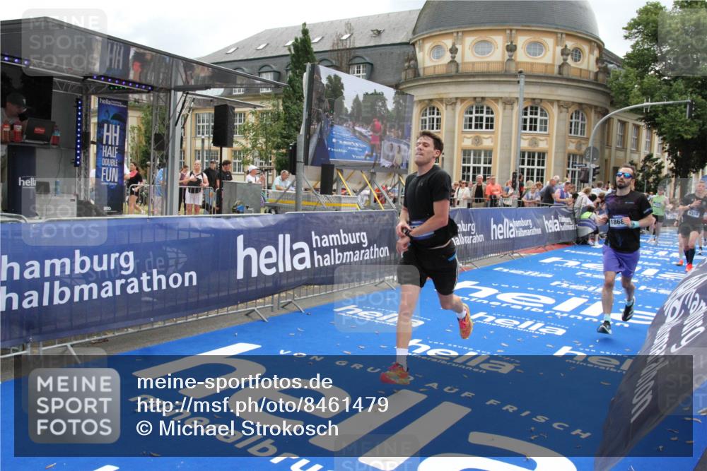 29.06.2025 - hella hamburg halbmarathon Michael Strokosch http://msf.ph/oto/8461479 29.06.2025 10:32:56 Ziel 4463, 4749, 6358, 10453, 12290, 13686, 16425, 18687, 19059 meine-sportfotos.de