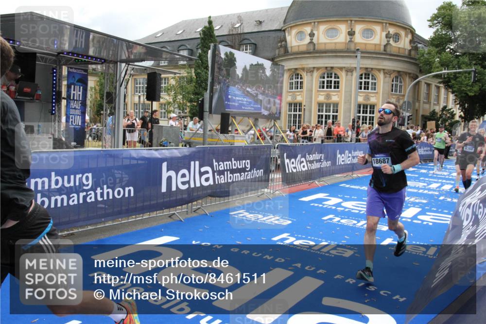29.06.2025 - hella hamburg halbmarathon Michael Strokosch http://msf.ph/oto/8461511 29.06.2025 10:32:56 Ziel 4463, 4749, 6358, 10453, 12290, 13686, 16425, 18687, 19059 meine-sportfotos.de