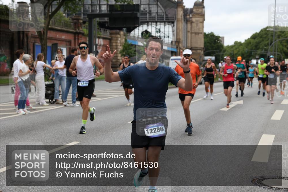 29.06.2025 - hella hamburg halbmarathon Yannick Fuchs http://msf.ph/oto/8461530 29.06.2025 10:56:49 20KM 1114, 1194, 1212, 1420, 1427, 1531, 1674, 1851, 2447, 2582, 2683, 2911, 3001, 3182, 3248, 3625, 3740, 4389, 4511, 5763, 6311, 6602, 6752, 6966, 7453, 7869, 8068, 8721, 8730, 9306, 11180, 11310, 12004, 12008, 12286, 12571, 12836, 12978, 13739, 13874, 13939, 14348, 14677, 14917, 16688, 17096, 17119, 17142, 17818, 18382, 18530 meine-sportfotos.de
