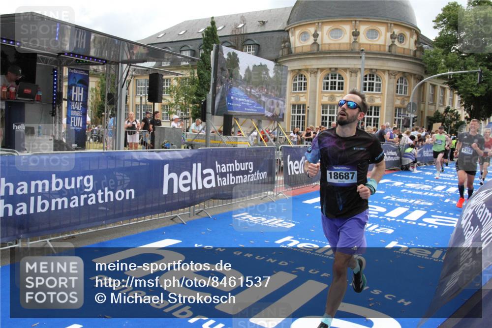 29.06.2025 - hella hamburg halbmarathon Michael Strokosch http://msf.ph/oto/8461537 29.06.2025 10:32:57 Ziel 4463, 4749, 6358, 10453, 12290, 13686, 16425, 18687, 19059 meine-sportfotos.de