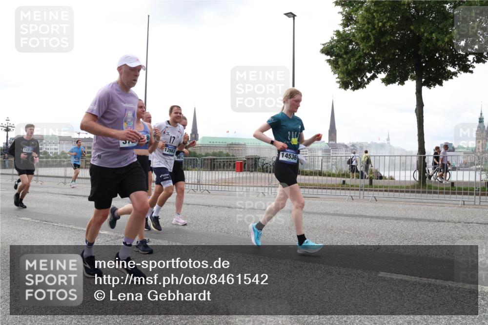29.06.2025 - hella hamburg halbmarathon Lena Gebhardt http://msf.ph/oto/8461542 29.06.2025 10:31:59 Lombardsbrücke 12319, 12663, 9812, 2125, 14536, 1235, 1311, 1373, 1844, 1879, 1987, 2349, 2384, 2672, 2831, 2832, 2943, 3022, 3221, 3239, 3358, 3396, 3397, 3424, 3571, 3681, 3707, 3751, 3752, 3778, 3822, 4314, 4605, 4877, 4924, 4953, 5156, 5496, 5601, 5658, 5743, 5965, 6160, 6218, 6252, 6546, 6573, 6640, 6718, 6727, 7135, 7239, 7295, 7334, 7344, 7535, 7570, 7695, 7789, 7816, 7898, 8175, 8304, 8538, 8620, 8806, 9078, 9104, 9183, 9206, 9478, 9812, 9883, 10240, 13724, 17404, 17517 meine-sportfotos.de