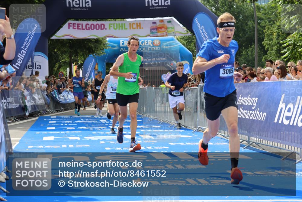 29.06.2025 - hella hamburg halbmarathon Strokosch-Dieckow http://msf.ph/oto/8461552 29.06.2025 10:34:15 Ziel 1002, 1080, 3005, 7884, 7901, 14784, 16417, 18906 meine-sportfotos.de