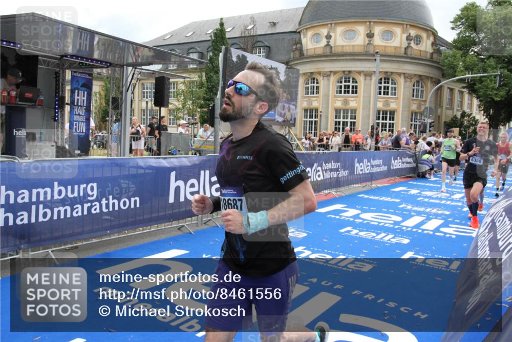 29.06.2025 - hella hamburg halbmarathon Michael Strokosch http://msf.ph/oto/8461556 29.06.2025 10:32:57 Ziel 4463, 4749, 6358, 10453, 12290, 13686, 16425, 18687, 19059 meine-sportfotos.de