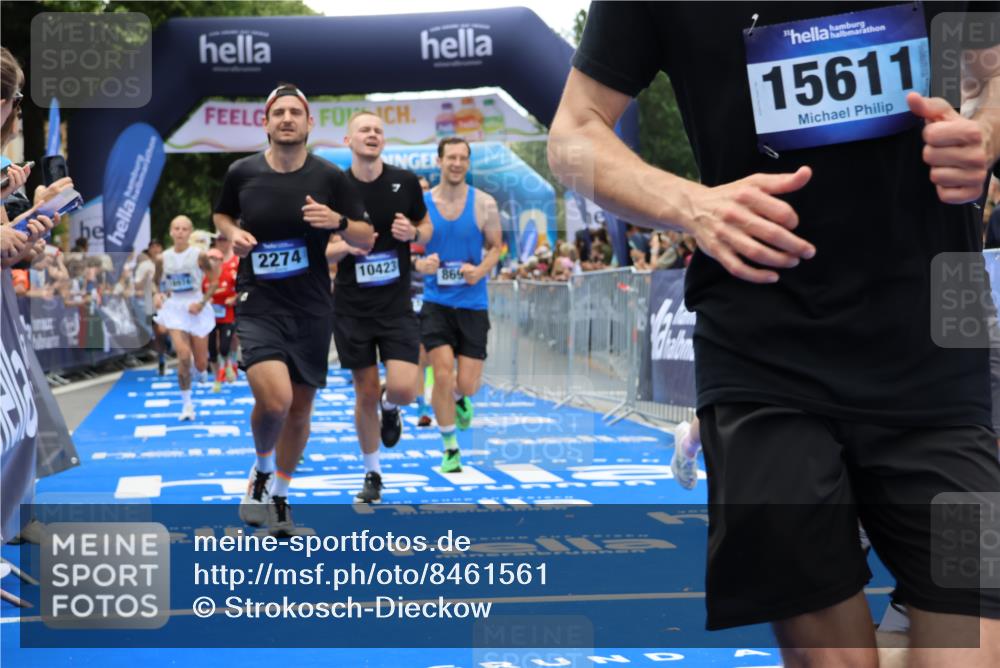 29.06.2025 - hella hamburg halbmarathon Strokosch-Dieckow http://msf.ph/oto/8461561 29.06.2025 10:47:22 Ziel 51, 1012, 1592, 2274, 2839, 2864, 2869, 2953, 3304, 5024, 5532, 5650, 6134, 6168, 6203, 8693, 8852, 9305, 10423, 11021, 11077, 11491, 11518, 13672, 13782, 14722, 15350, 15611, 15923, 16089, 16286, 16819, 17846, 17905, 18758, 18856, 18974 meine-sportfotos.de