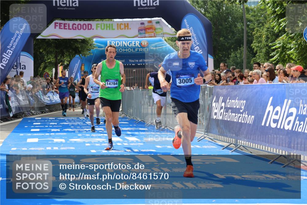 29.06.2025 - hella hamburg halbmarathon Strokosch-Dieckow http://msf.ph/oto/8461570 29.06.2025 10:34:15 Ziel 1002, 1080, 3005, 7884, 7901, 14784, 16417, 18906 meine-sportfotos.de